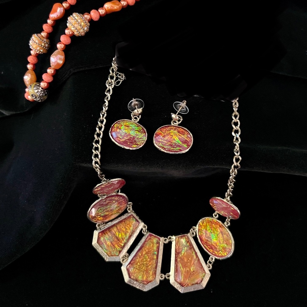 COORDINATING NECKLACES AND EARRINGS